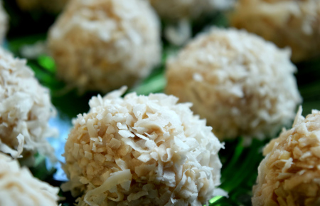 coconut balls thai dessert - thaiveggiewithb
